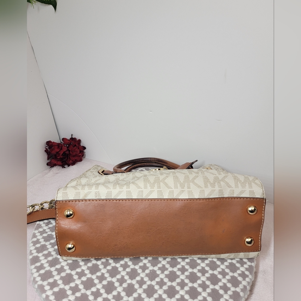 EUC Michael Kors Leather Shoulder /Crossbody bags - Picture 11 of 12